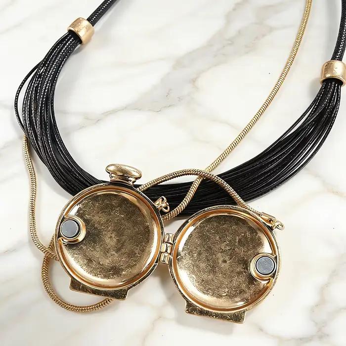 Collier à plusieurs couches avec cordon noir et pendentif médaillon doré, flacon de parfum ouvrable, bijou statement pour femme