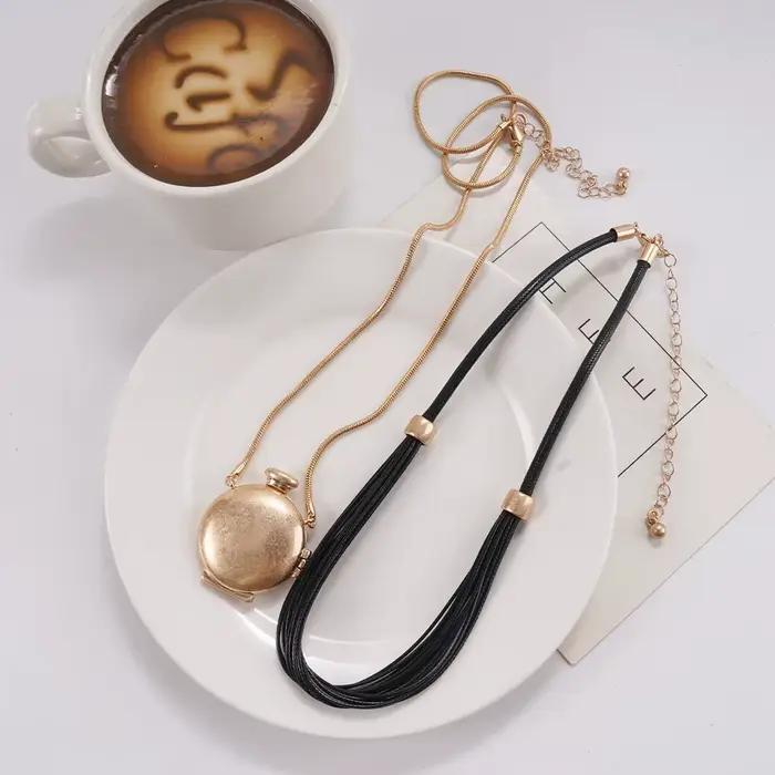 Collier à plusieurs couches avec cordon noir et pendentif médaillon doré, flacon de parfum ouvrable, bijou statement pour femme
