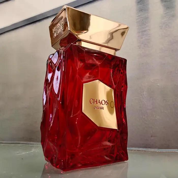 Parfum en cuir, ambre et bois