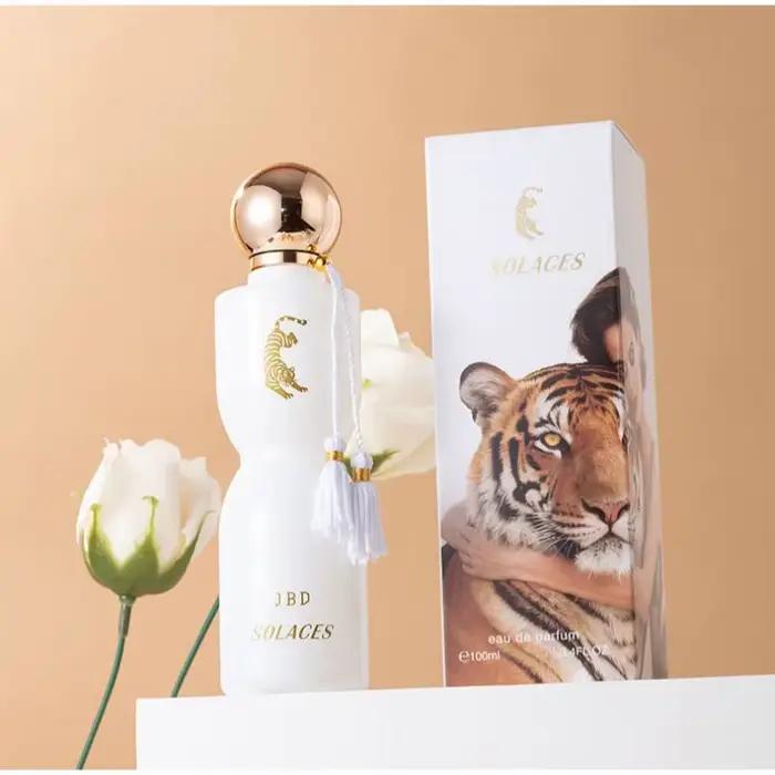 Parfum léopard de beauté arabe