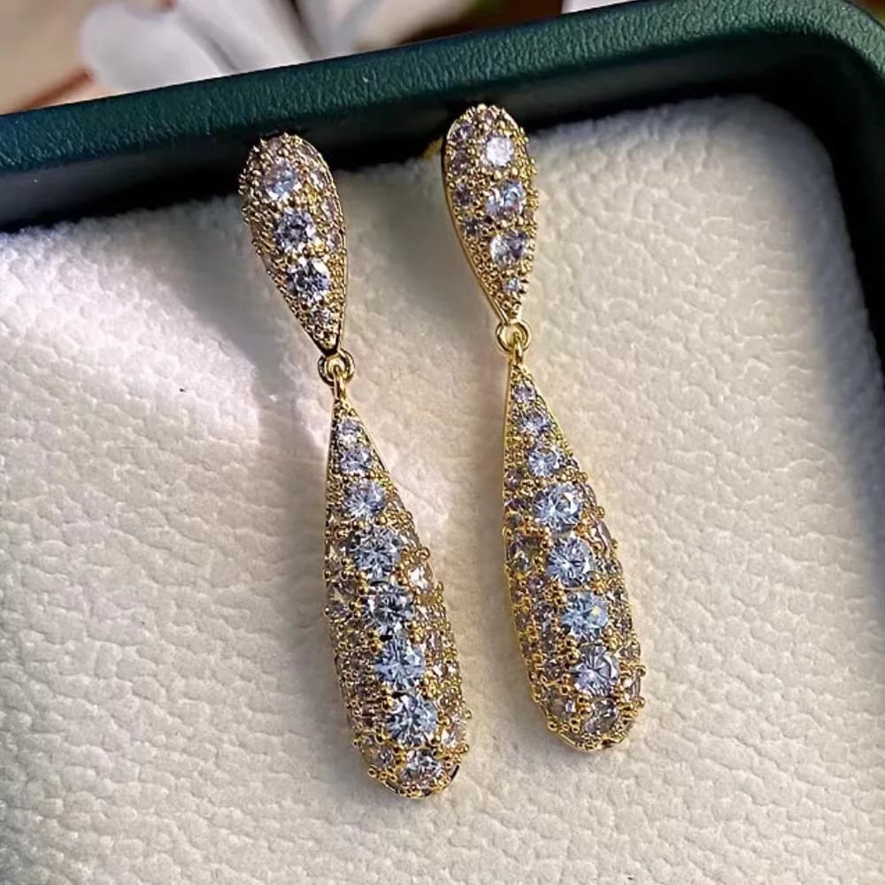 Boucles d'oreilles pendantes étincelantes. Boucles d'oreilles pendentif gouttelette d'eau dorée, bij
