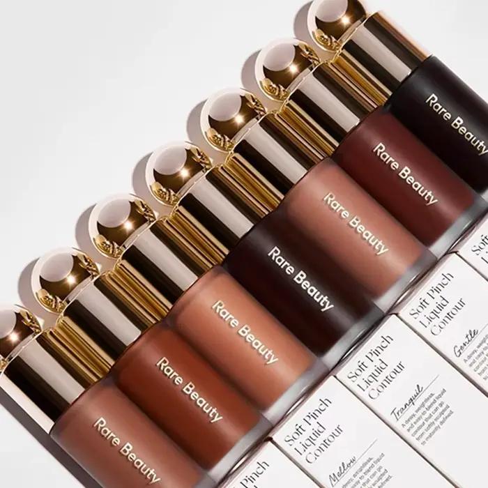 Produit phare Rare Beauty : Stick de contour waterproof, Fond de teint liquide fini mat naturel, Spray fixateur de maquillage 4-en-1