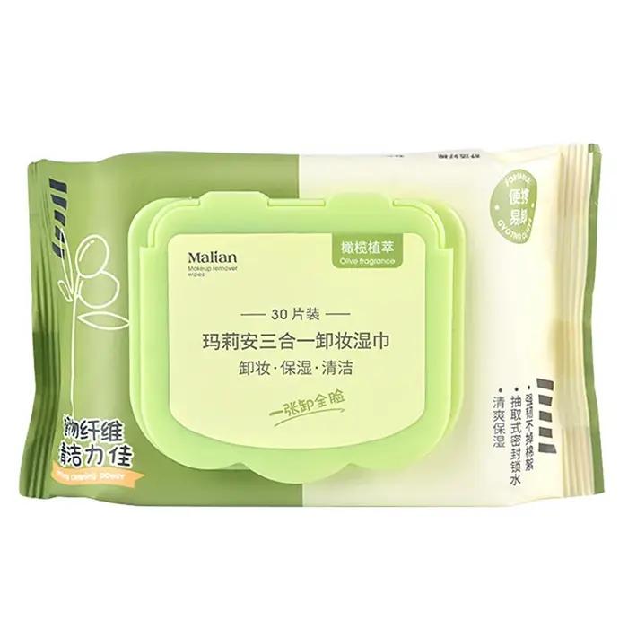 Lingettes démaquillantes à l'extrait de plante d'olive avec une quantité suffisante d'eau pour nettoyer et hydrater