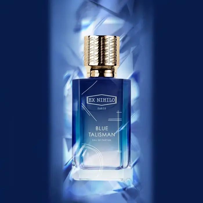 Eau de Parfum — BLUE TALISMAN pour Homme. La route s'attarde, mais l'âme a déjà voyagé loin. Ex Nihilo — du néant