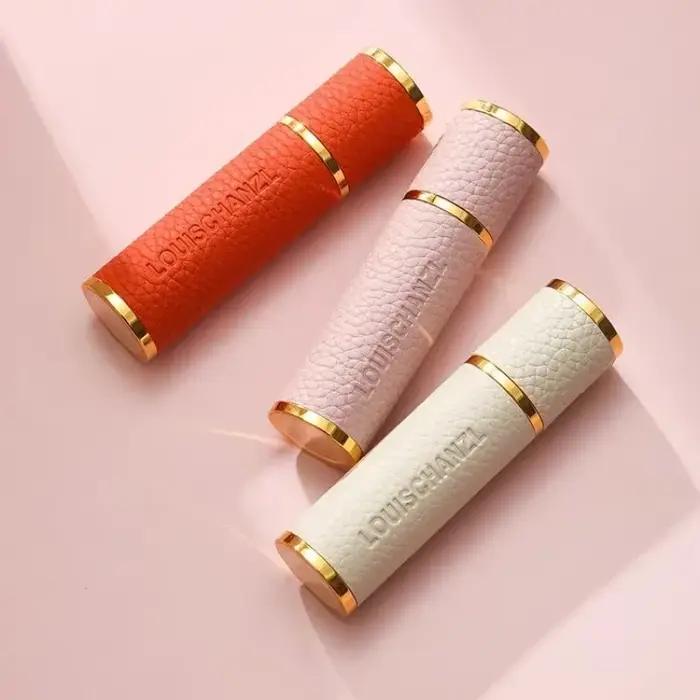 Atomiseur de parfum portable en cuir véritable rechargeable avec bouchon en silicone pour femmes et hommes pour toutes les occasions de voyage et de vie quotidienne