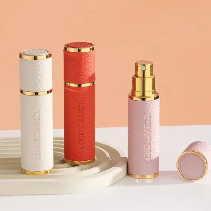 Atomiseur de parfum portable en cuir véritable rechargeable avec bouchon en silicone pour femmes et hommes pour toutes les occasions de voyage et de vie quotidienne