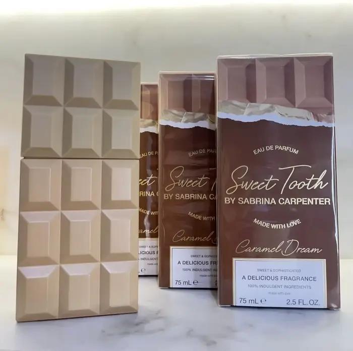 Parfum Sabrina Carpenter Sweet Tooth Me Espresso 75ml, senteur cerise caramel rêve floral fruité, design extérieur chocolat.