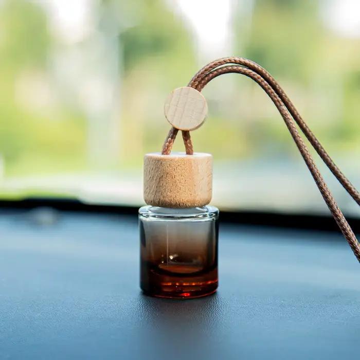 Petit flacon de parfum suspendu en verre dégradé avec bouchon en bois de hêtre pour diffuseur d'huiles essentielles voiture et aromathérapie sac