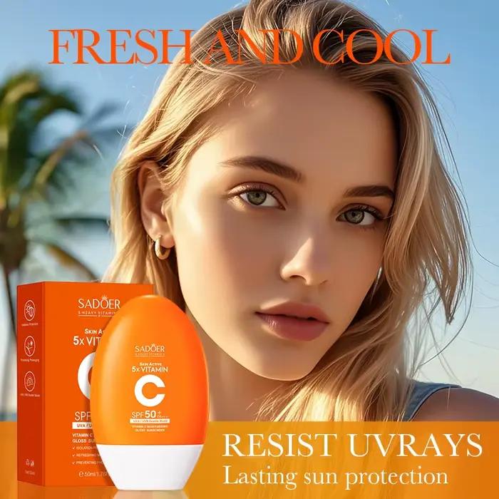 Crème solaire hydratante à la vitamine C SPF50+ PA+++ pour protection UVA UVB large spectre anti photovieillissement peau lumineuse revitalisée jeunesse douce confortable