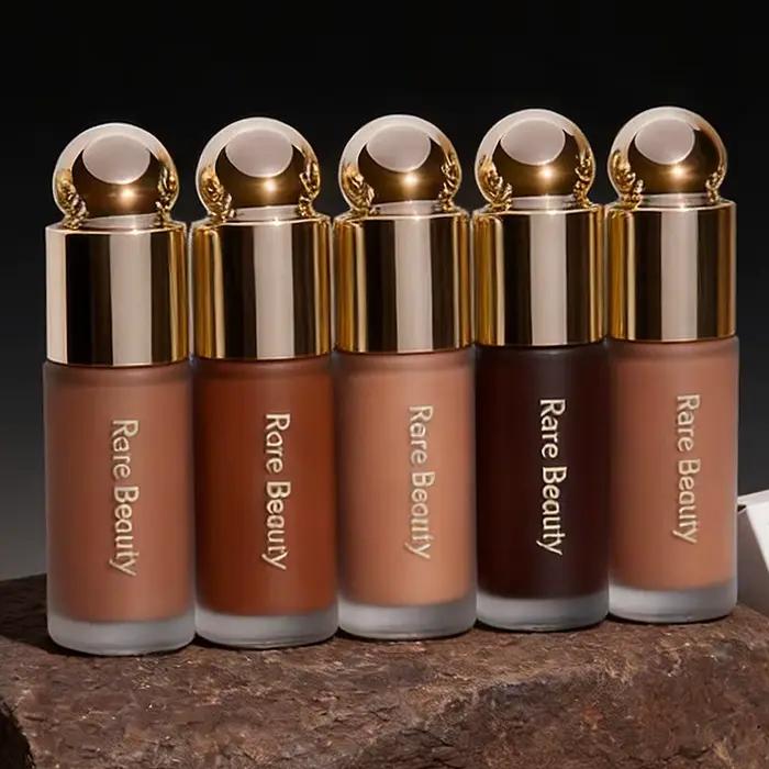 Produit phare Rare Beauty : Stick de contour waterproof, Fond de teint liquide fini mat naturel, Spray fixateur de maquillage 4-en-1