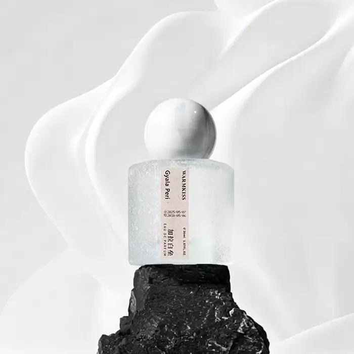 WARMKISS Eau de Parfum pour Femme 50ml Parfum Élégant Longue Durée Bouchon Sphérique Effet Marbre Parfum Frais et Sucré Huile de Parfum