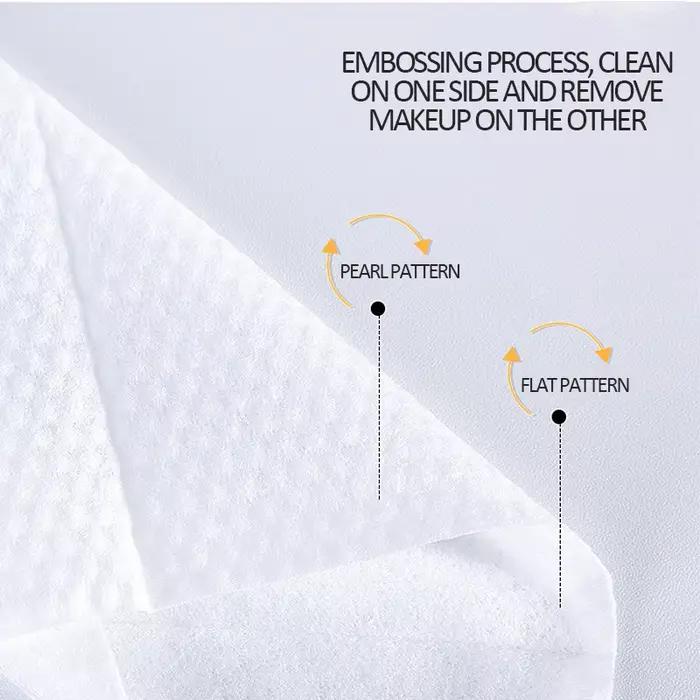 Lingettes démaquillantes à l'extrait de plante d'olive avec une quantité suffisante d'eau pour nettoyer et hydrater