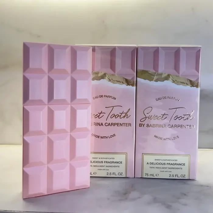 Parfum Sabrina Carpenter Sweet Tooth Me Espresso 75ml, senteur cerise caramel rêve floral fruité, design extérieur chocolat.