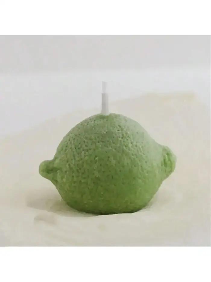 Bougie parfumée au citron en cire de soja faite à la main pour la décoration d'été et les occasions spéciales