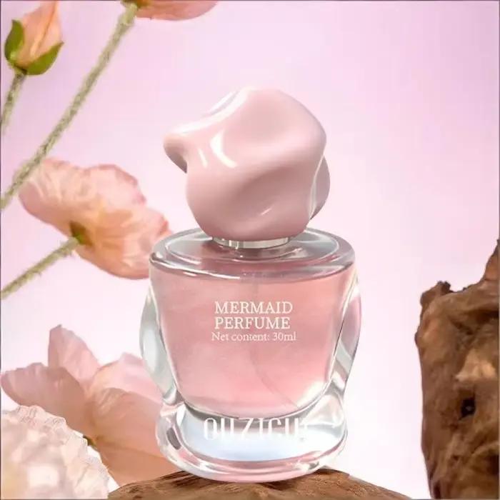 Spray de parfum floral fruité boisé
